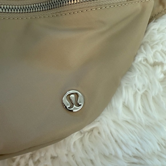 Lululemon Athletica City Adventurer Belt Bag in Trench - Picture 5 of 6